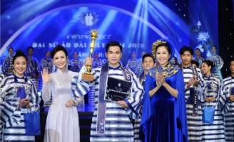 Diện áo dài Việt Hùng, Trần Trung Trà xuất sắc đăng quang Đại sứ áo dài Việt Nam bảng Qúy ông
