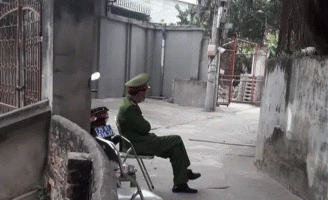 Hà Nội lập chốt chặn, cách ly nhà riêng của bác sĩ trở về từ Vân Đồn - Quảng Ninh