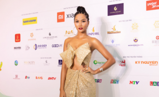 Hoa hậu H’hen Niê diện đầm cắt xẻ táo bạo, đốt mắt khán giả trên thảm đỏ 