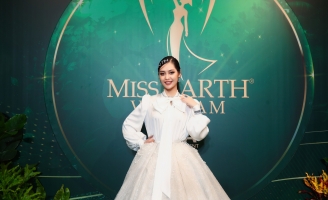 Hoa hậu Nông Thúy Hằng diện trang sức 5 tỷ đồng dự sự kiện