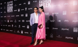 Hoa hậu Trúc Diễm cuốn hút với sắc hồng, được ông xã doanh nhân hộ tống đến sự kiện