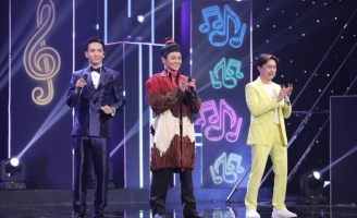 Hồng Vân, Yến Trang, Dương Triệu Vũ phải đứng dậy vỗ tay vì màn hát nhép 