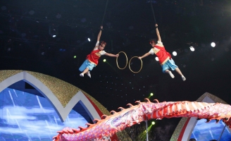 Khán giả kinh hoàng với màn đánh nhau trên không của thí sinh 