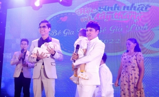 Lương Gia Huy tổ chức tiệc hoành tráng mừng đầy tháng cho con gái út