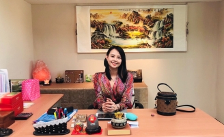 Những điều chưa biết về CEO, Á hậu Hoàng Thảo