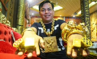 Phúc XO khai khoe vàng giả, dùng xe biển số lụi