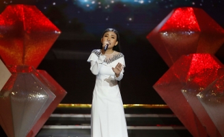 Solo Cùng Bolero: Phi Nhung tạo ‘áp lực’ cho con gái trên ghế nóng