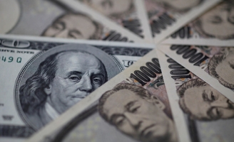 Tỷ giá ngoại tệ ngày 16/9: Đua theo vàng, USD tiếp tục tăng